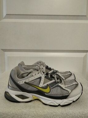 Nike Air Women's Gray Athletic Shoes